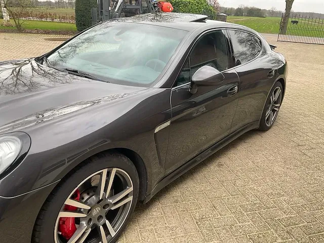 Porsche panamera gts personenauto - afbeelding 3 van  33