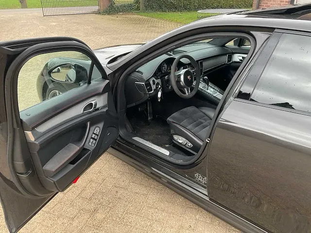 Porsche panamera gts personenauto - afbeelding 10 van  33