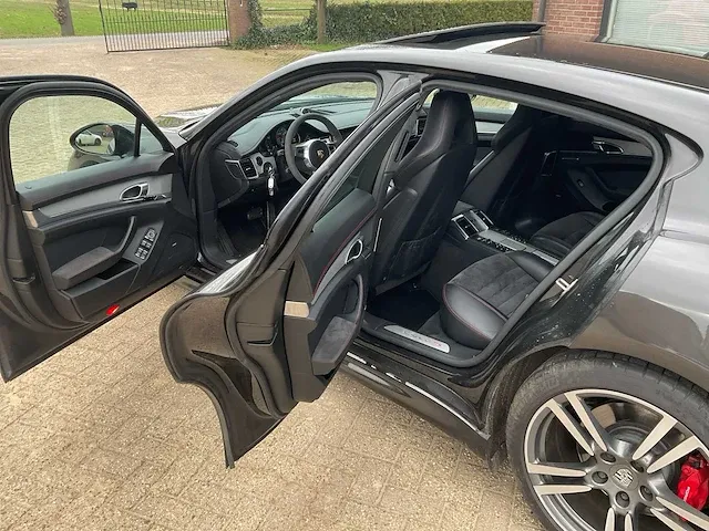 Porsche panamera gts personenauto - afbeelding 13 van  33