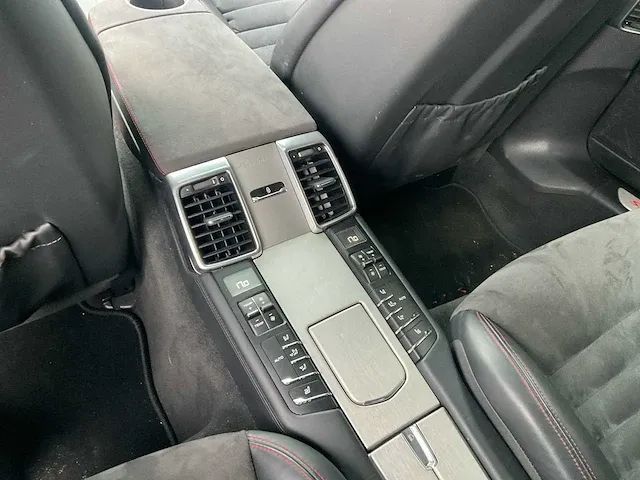 Porsche panamera gts personenauto - afbeelding 14 van  33