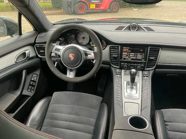 Porsche panamera gts personenauto - afbeelding 15 van  33