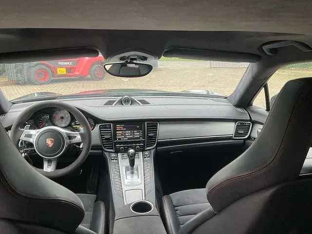 Porsche panamera gts personenauto - afbeelding 16 van  33