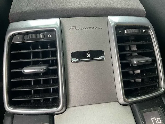 Porsche panamera gts personenauto - afbeelding 17 van  33