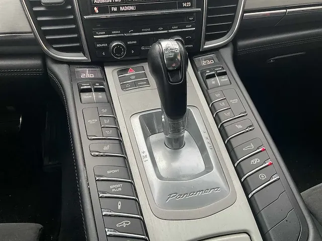Porsche panamera gts personenauto - afbeelding 18 van  33