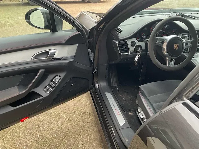 Porsche panamera gts personenauto - afbeelding 19 van  33