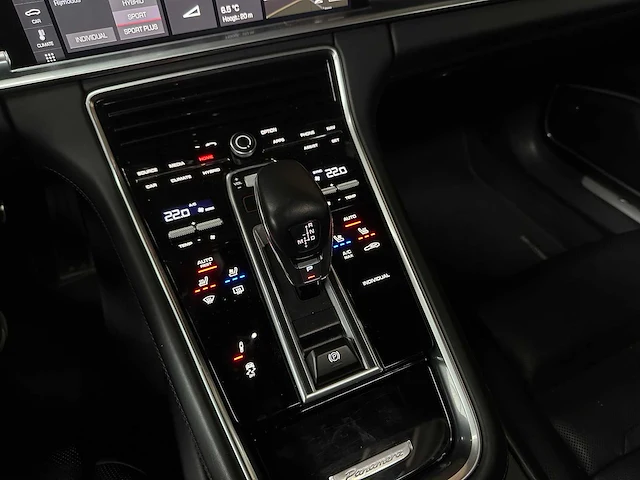 Porsche panamera sport turismo 4 e-hybrid 2.9 v6 10-years edition 462pk 2019, h-662-rx - afbeelding 31 van  65
