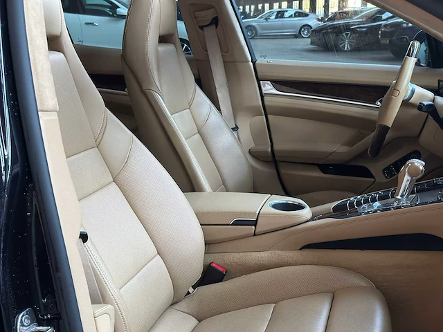 Porsche panamera turbo 4.8 v8 500pk 2010 youngtimer - afbeelding 55 van  62