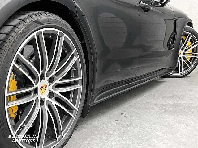 Porsche panamera turbo s e-hybrid 4.0 v8 680pk -akrapovic- 2017 (origineel-nl) , pr-544-h - afbeelding 10 van  97