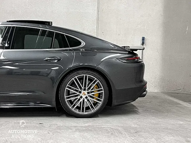 Porsche panamera turbo s e-hybrid 4.0 v8 680pk -akrapovic- 2017 (origineel-nl) , pr-544-h - afbeelding 28 van  97