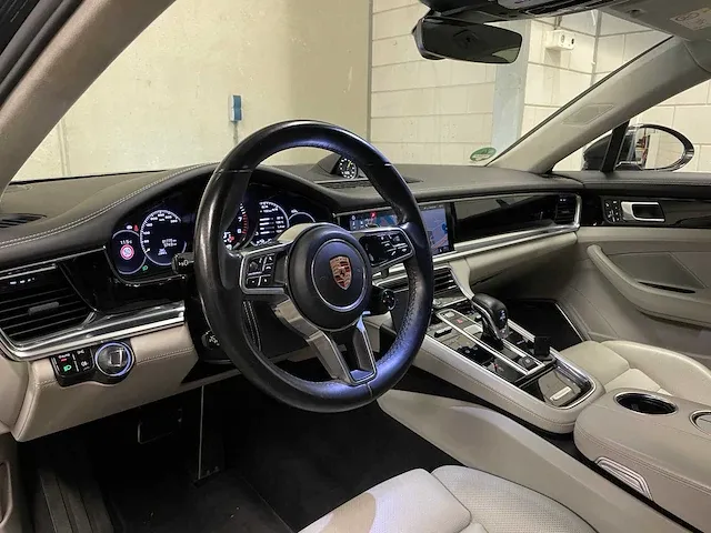 Porsche panamera turbo s e-hybrid 4.0 v8 680pk -akrapovic- 2017 (origineel-nl) , pr-544-h - afbeelding 29 van  97