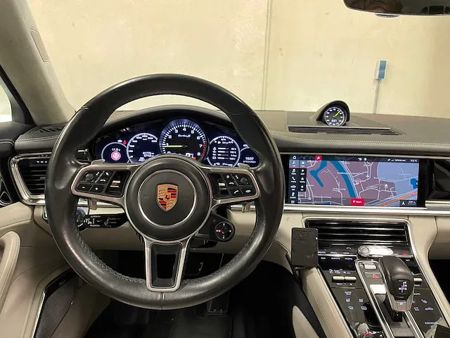 Porsche panamera turbo s e-hybrid 4.0 v8 680pk -akrapovic- 2017 (origineel-nl) , pr-544-h - afbeelding 31 van  97