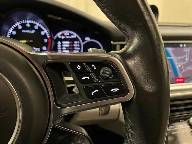Porsche panamera turbo s e-hybrid 4.0 v8 680pk -akrapovic- 2017 (origineel-nl) , pr-544-h - afbeelding 33 van  97