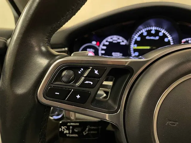 Porsche panamera turbo s e-hybrid 4.0 v8 680pk -akrapovic- 2017 (origineel-nl) , pr-544-h - afbeelding 35 van  97