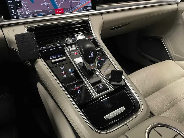 Porsche panamera turbo s e-hybrid 4.0 v8 680pk -akrapovic- 2017 (origineel-nl) , pr-544-h - afbeelding 48 van  97
