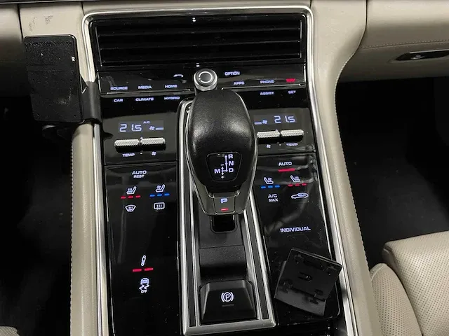 Porsche panamera turbo s e-hybrid 4.0 v8 680pk -akrapovic- 2017 (origineel-nl) , pr-544-h - afbeelding 49 van  97
