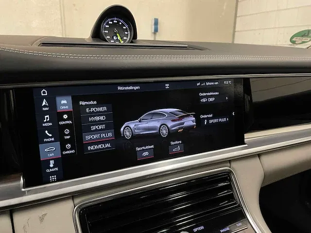 Porsche panamera turbo s e-hybrid 4.0 v8 680pk -akrapovic- 2017 (origineel-nl) , pr-544-h - afbeelding 53 van  97