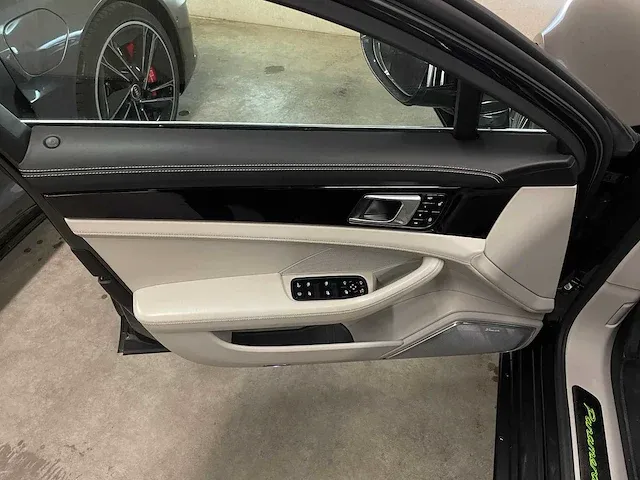 Porsche panamera turbo s e-hybrid 4.0 v8 680pk -akrapovic- 2017 (origineel-nl) , pr-544-h - afbeelding 60 van  97