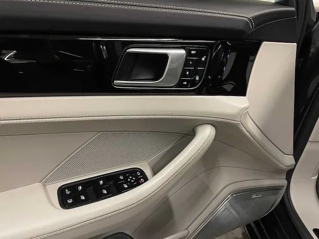 Porsche panamera turbo s e-hybrid 4.0 v8 680pk -akrapovic- 2017 (origineel-nl) , pr-544-h - afbeelding 61 van  97
