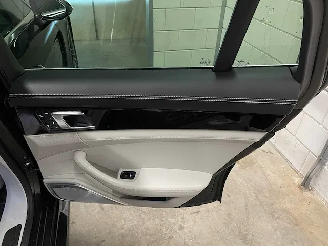 Porsche panamera turbo s e-hybrid 4.0 v8 680pk -akrapovic- 2017 (origineel-nl) , pr-544-h - afbeelding 69 van  97