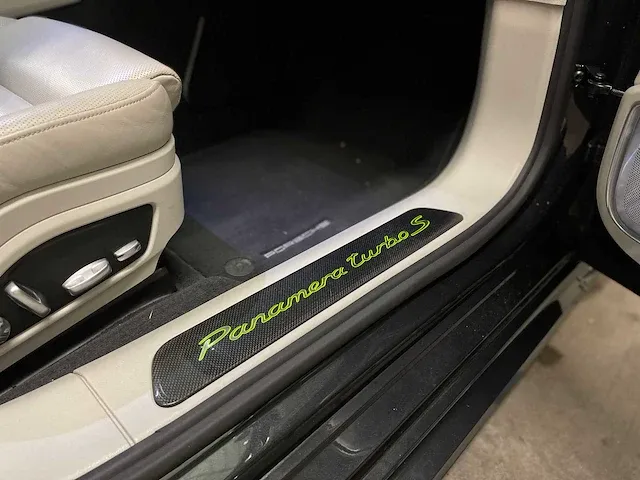 Porsche panamera turbo s e-hybrid 4.0 v8 680pk -akrapovic- 2017 (origineel-nl) , pr-544-h - afbeelding 72 van  97