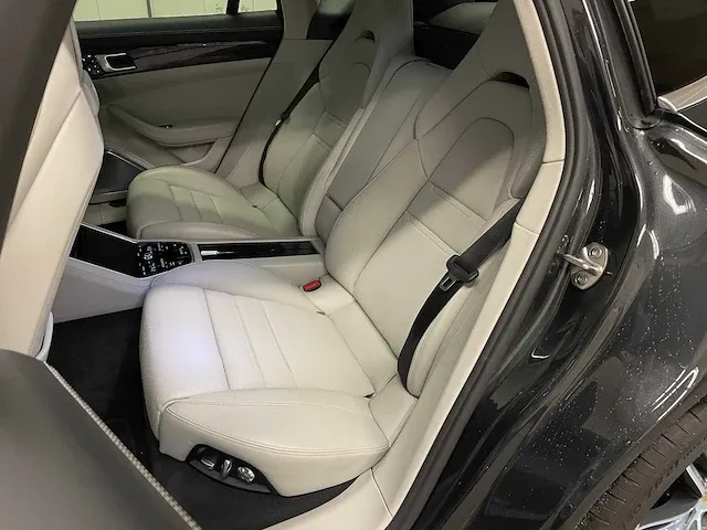 Porsche panamera turbo s e-hybrid 4.0 v8 680pk -akrapovic- 2017 (origineel-nl) , pr-544-h - afbeelding 76 van  97