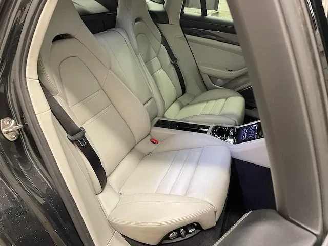 Porsche panamera turbo s e-hybrid 4.0 v8 680pk -akrapovic- 2017 (origineel-nl) , pr-544-h - afbeelding 84 van  97
