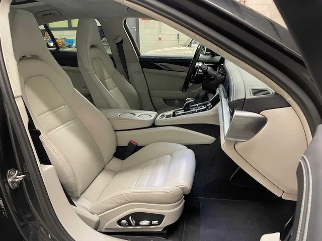 Porsche panamera turbo s e-hybrid 4.0 v8 680pk -akrapovic- 2017 (origineel-nl) , pr-544-h - afbeelding 88 van  97