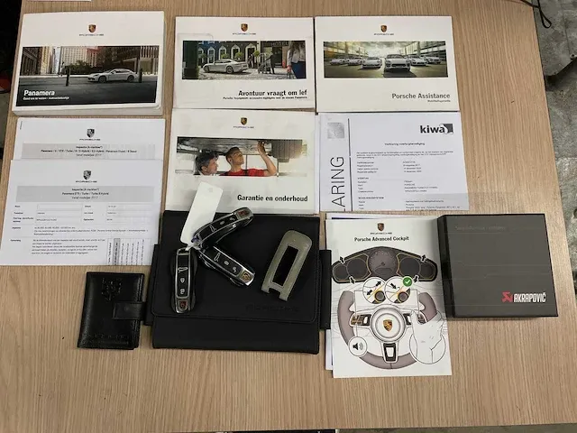 Porsche panamera turbo s e-hybrid 4.0 v8 680pk -akrapovic- 2017 (origineel-nl) , pr-544-h - afbeelding 92 van  97