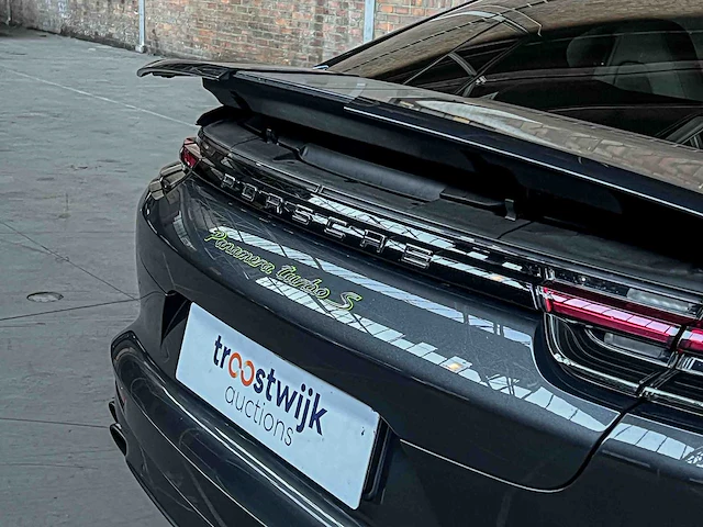 Porsche panamera turbo s e-hybrid 4.0 v8 680pk -akrapovic- 2017 (origineel-nl) - afbeelding 11 van  73