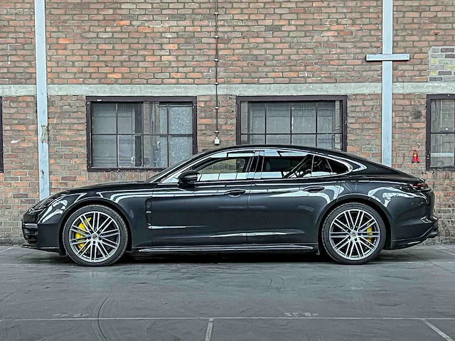 Porsche panamera turbo s e-hybrid 4.0 v8 680pk -akrapovic- 2017 (origineel-nl) - afbeelding 17 van  73