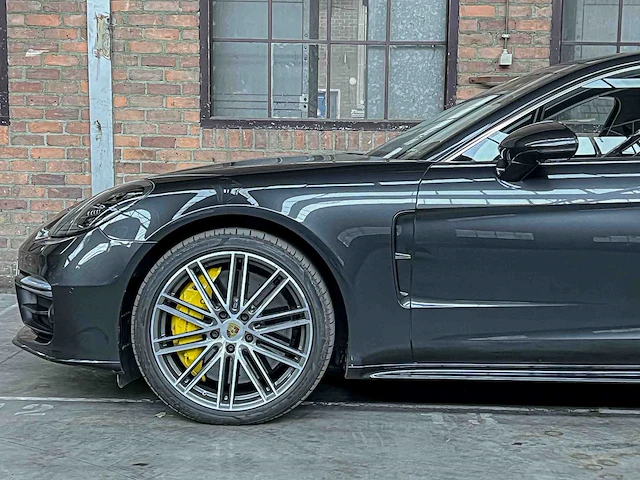 Porsche panamera turbo s e-hybrid 4.0 v8 680pk -akrapovic- 2017 (origineel-nl) - afbeelding 19 van  73