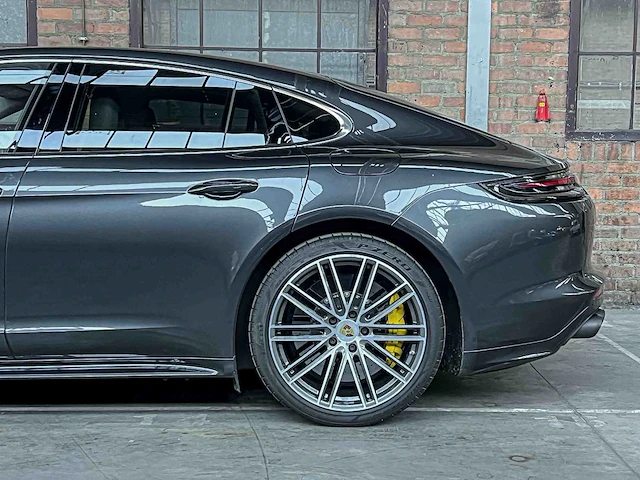 Porsche panamera turbo s e-hybrid 4.0 v8 680pk -akrapovic- 2017 (origineel-nl) - afbeelding 20 van  73