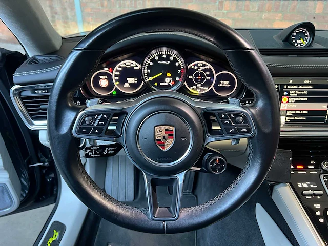 Porsche panamera turbo s e-hybrid 4.0 v8 680pk -akrapovic- 2017 (origineel-nl) - afbeelding 31 van  73