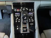 Porsche panamera turbo s e-hybrid 4.0 v8 680pk -akrapovic- 2017 (origineel-nl) - afbeelding 43 van  73