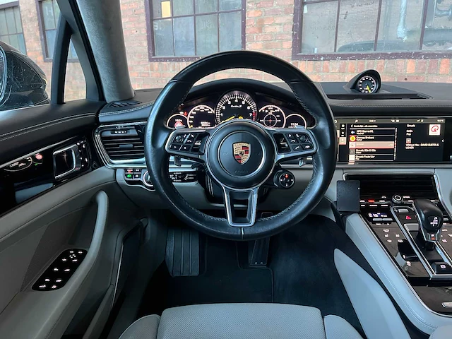 Porsche panamera turbo s e-hybrid 4.0 v8 680pk -akrapovic- 2017 (origineel-nl) - afbeelding 44 van  73
