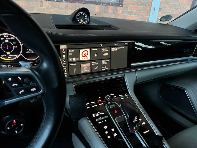 Porsche panamera turbo s e-hybrid 4.0 v8 680pk -akrapovic- 2017 (origineel-nl) - afbeelding 53 van  73
