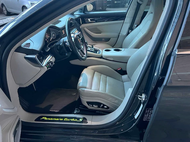 Porsche panamera turbo s e-hybrid 4.0 v8 680pk -akrapovic- 2017 (origineel-nl) - afbeelding 58 van  73