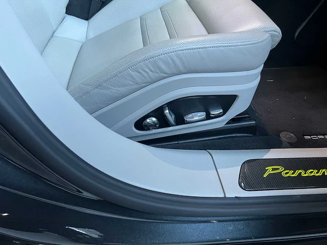 Porsche panamera turbo s e-hybrid 4.0 v8 680pk -akrapovic- 2017 (origineel-nl) - afbeelding 61 van  73