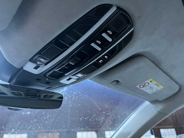 Porsche panamera turbo s e-hybrid 4.0 v8 680pk -akrapovic- 2017 (origineel-nl) - afbeelding 70 van  73