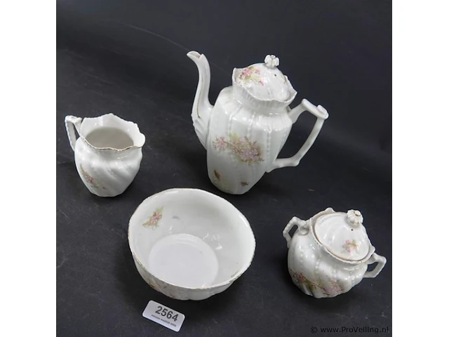 Porseleinen koffiestel - afbeelding 3 van  5