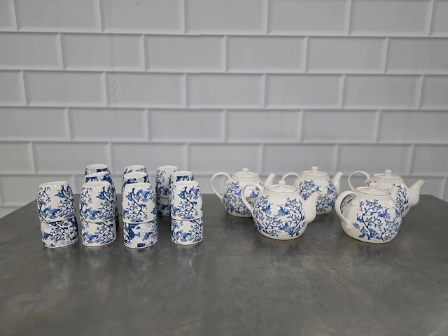 Porseleinen theepot inclusief 4 x theekop (5x) - afbeelding 1 van  4