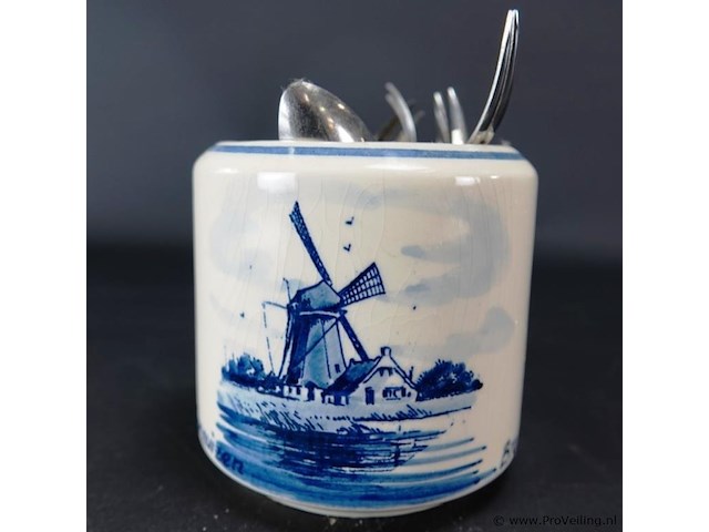 Porseleinen vaas met verzilverde lepeltjes - afbeelding 4 van  5