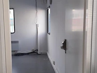 Portakabin met 2 kantoren, gang, toiletten en kantine/keuken met inbouwapparatuur - 1800x400x300 cm - afbeelding 3 van  60