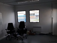 Portakabin met 2 kantoren, gang, toiletten en kantine/keuken met inbouwapparatuur - 1800x400x300 cm - afbeelding 5 van  60
