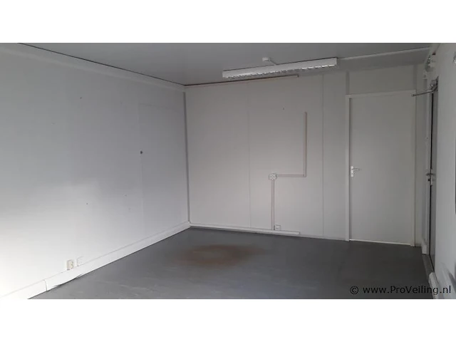 Portakabin met 2 kantoren, gang, toiletten en kantine/keuken met inbouwapparatuur - 1800x400x300 cm - afbeelding 13 van  60