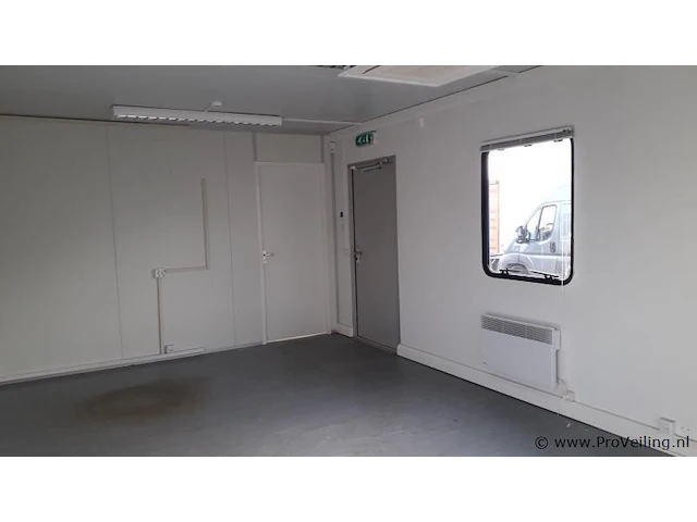 Portakabin met 2 kantoren, gang, toiletten en kantine/keuken met inbouwapparatuur - 1800x400x300 cm - afbeelding 14 van  60
