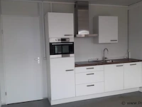 Portakabin met 2 kantoren, gang, toiletten en kantine/keuken met inbouwapparatuur - 1800x400x300 cm - afbeelding 32 van  60