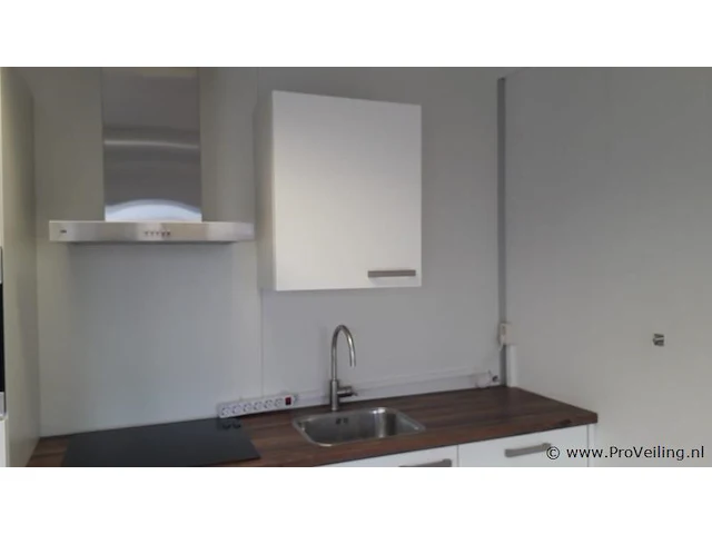 Portakabin met 2 kantoren, gang, toiletten en kantine/keuken met inbouwapparatuur - 1800x400x300 cm - afbeelding 37 van  60