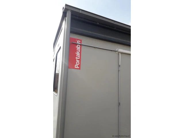 Portakabin met 2 kantoren, gang, toiletten en kantine/keuken met inbouwapparatuur - 1800x400x300 cm - afbeelding 40 van  60