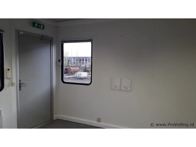 Portakabin met 2 kantoren, gang, toiletten en kantine/keuken met inbouwapparatuur - 1800x400x300 cm - afbeelding 49 van  60